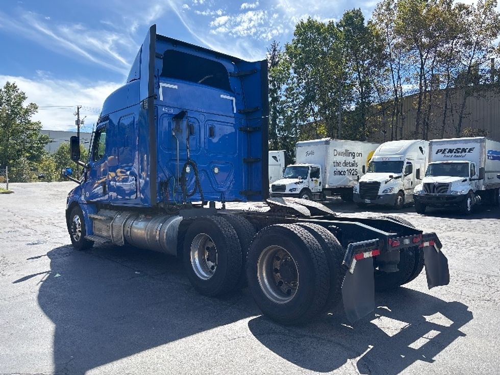 Sleeper Tractor-Heavy Duty Tractors-Freightliner-2023-T12664ST-Jessup-PA-532,278\n\t\tmiles-$ 80,750 - Image 5