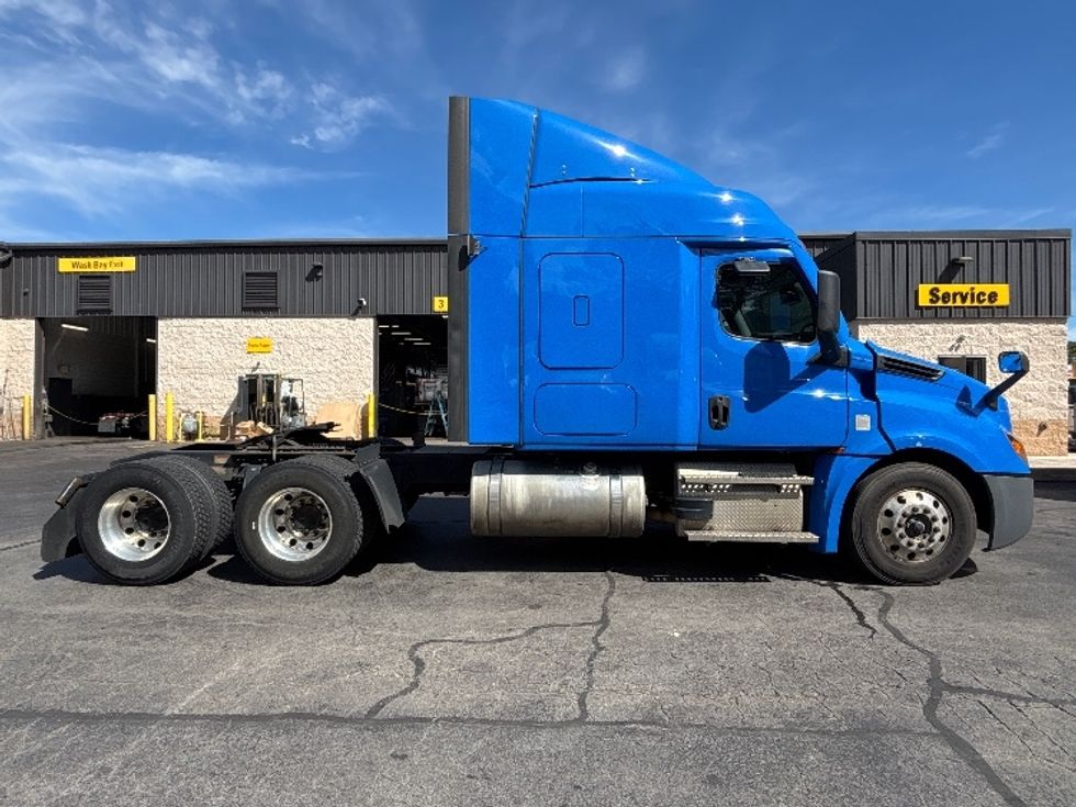 Sleeper Tractor-Heavy Duty Tractors-Freightliner-2023-T12664ST-Jessup-PA-532,278\n\t\tmiles-$ 80,750 - Image 8
