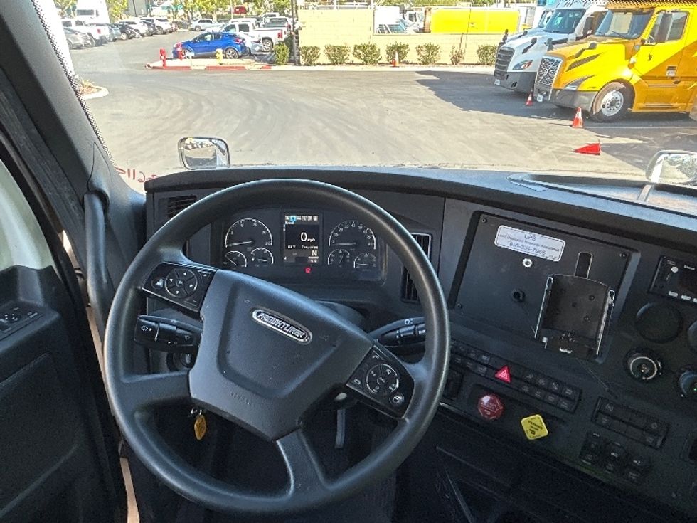 Sleeper Tractor-Heavy Duty Tractors-Freightliner-2023-T12664ST-Jurupa Valley-CA-740,571\n\t\tmiles-$ 54,500 - Image 11