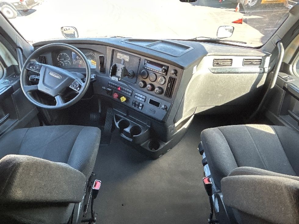 Sleeper Tractor-Heavy Duty Tractors-Freightliner-2023-T12664ST-Jurupa Valley-CA-740,571\n\t\tmiles-$ 54,500 - Image 12