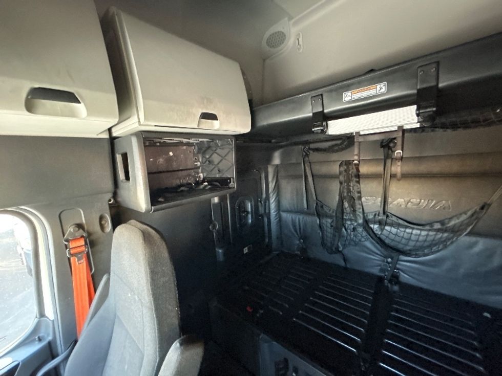 Sleeper Tractor-Heavy Duty Tractors-Freightliner-2023-T12664ST-Jurupa Valley-CA-740,571\n\t\tmiles-$ 54,500 - Image 19