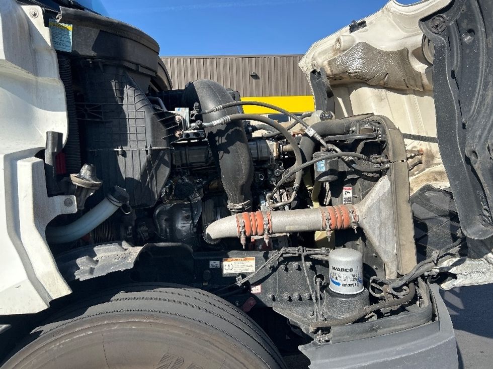 Sleeper Tractor-Heavy Duty Tractors-Freightliner-2023-T12664ST-Jurupa Valley-CA-740,571\n\t\tmiles-$ 54,500 - Image 20