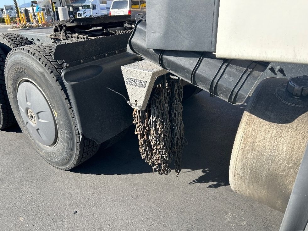 Sleeper Tractor-Heavy Duty Tractors-Freightliner-2023-T12664ST-Jurupa Valley-CA-740,571\n\t\tmiles-$ 54,500 - Image 23