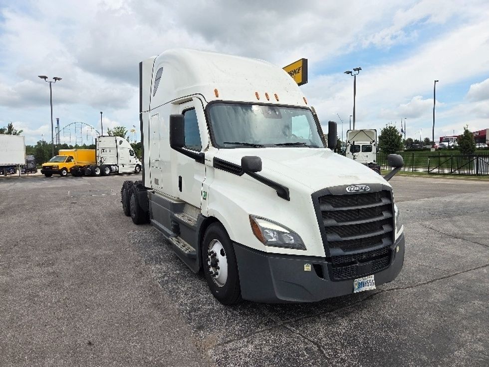 Sleeper Tractor-Heavy Duty Tractors-Freightliner-2023-T12664ST-Kansas City-MO-646,173\n\t\tmiles-$ 69,000 - Image 1
