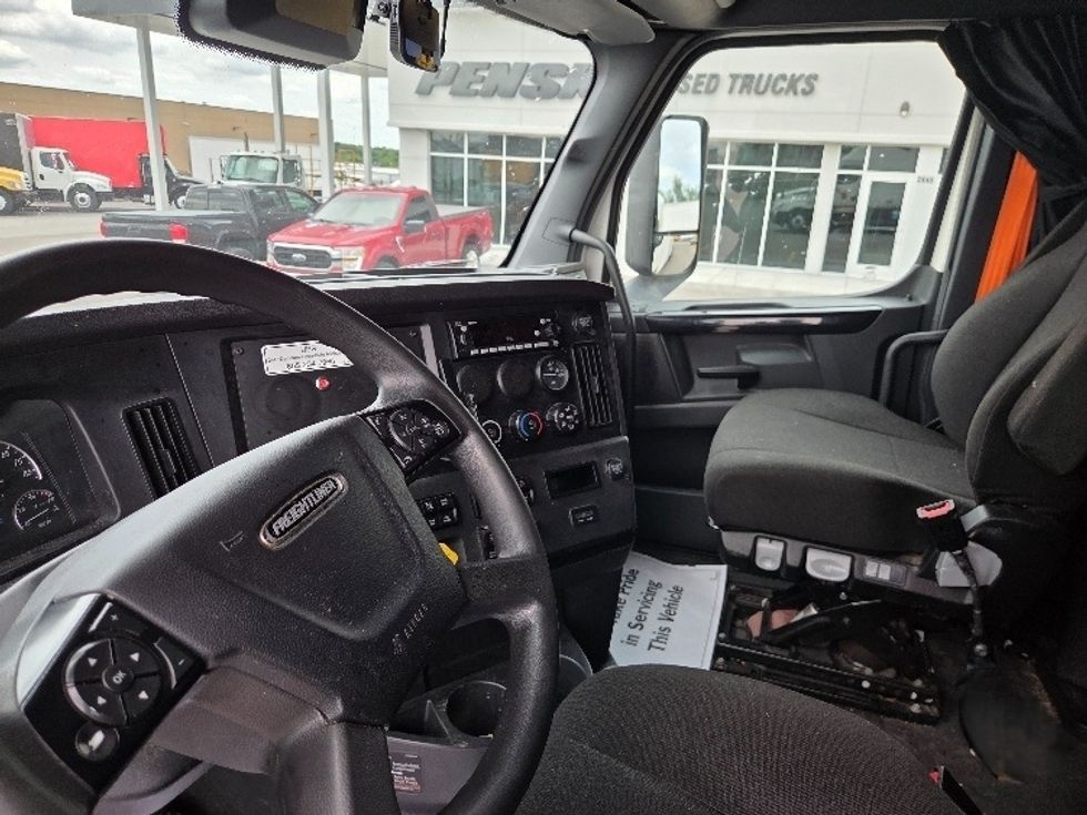 Sleeper Tractor-Heavy Duty Tractors-Freightliner-2023-T12664ST-Kansas City-MO-646,173\n\t\tmiles-$ 69,000 - Image 10