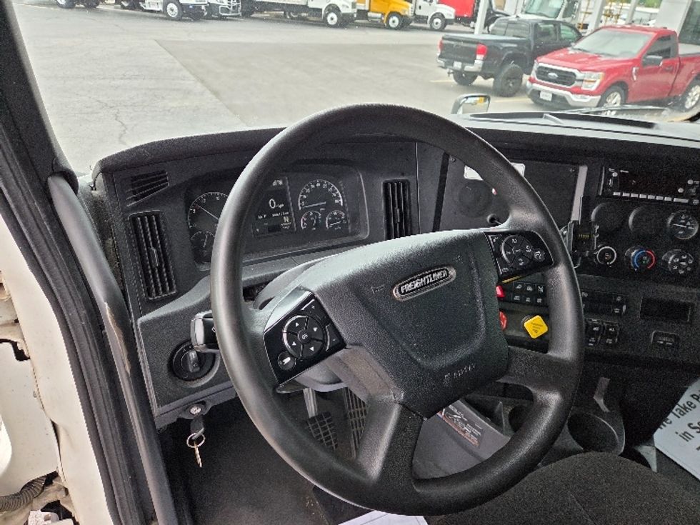 Sleeper Tractor-Heavy Duty Tractors-Freightliner-2023-T12664ST-Kansas City-MO-646,173\n\t\tmiles-$ 69,000 - Image 11