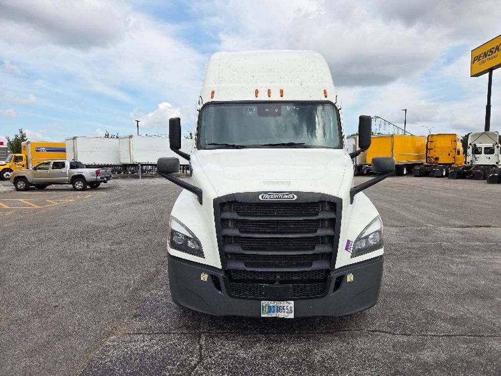 Sleeper Tractor-Heavy Duty Tractors-Freightliner-2023-T12664ST-Kansas City-MO-646,173\n\t\tmiles-$ 69,000 - Image 2