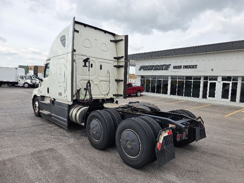 Sleeper Tractor-Heavy Duty Tractors-Freightliner-2023-T12664ST-Kansas City-MO-646,173\n\t\tmiles-$ 69,000 - Image 5