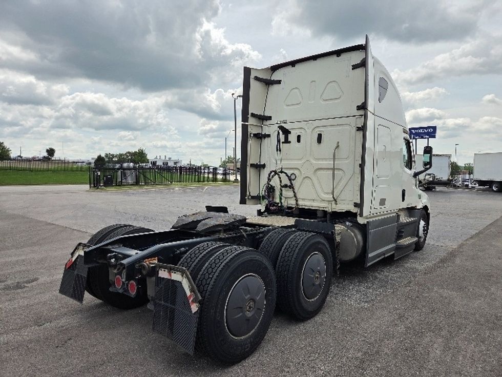 Sleeper Tractor-Heavy Duty Tractors-Freightliner-2023-T12664ST-Kansas City-MO-646,173\n\t\tmiles-$ 69,000 - Image 7