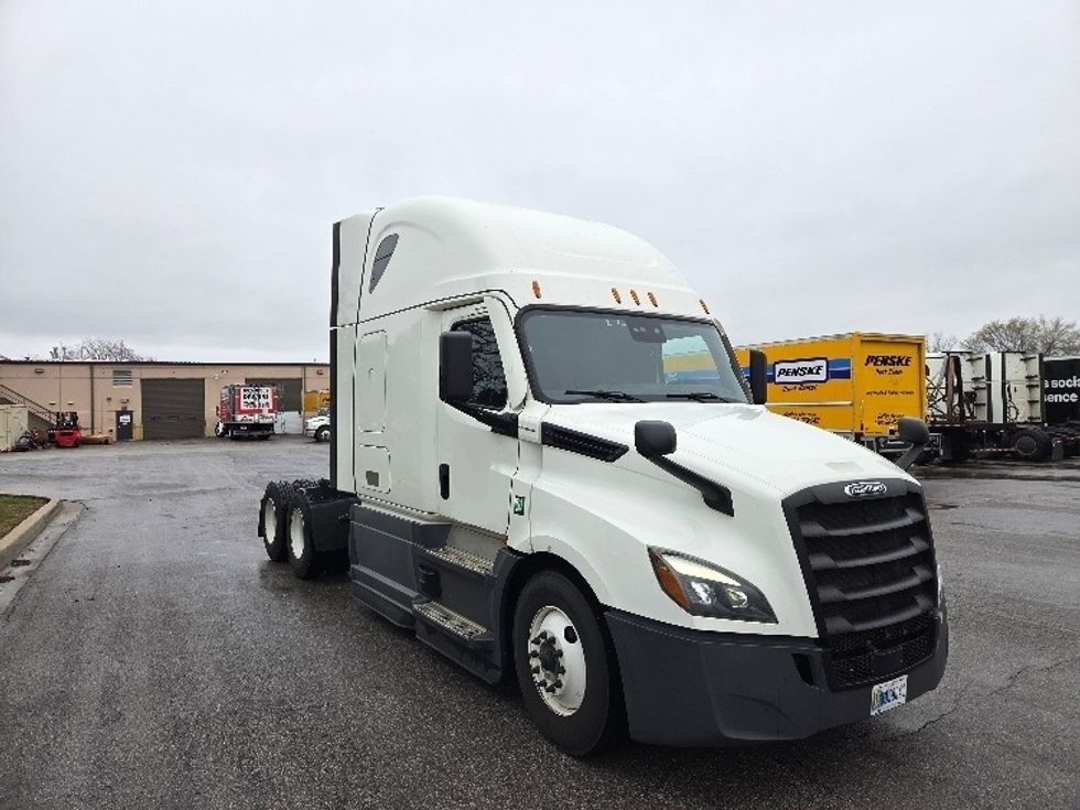 Sleeper Tractor-Heavy Duty Tractors-Freightliner-2023-T12664ST-Kansas City-MO-694,111\n\t\tmiles-$ 57,250 - Image 1