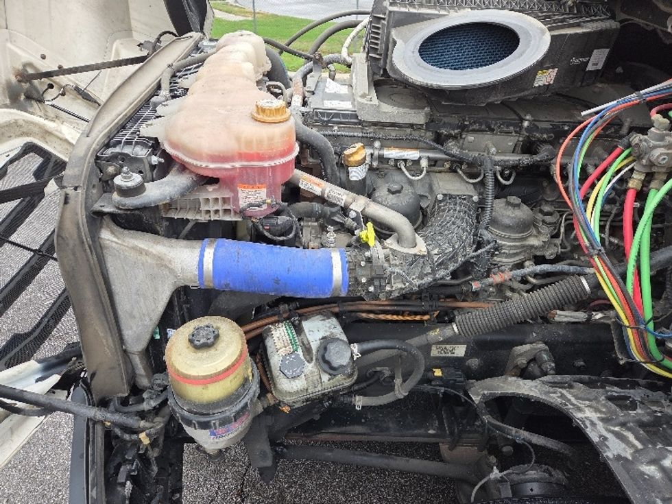 Sleeper Tractor-Heavy Duty Tractors-Freightliner-2023-T12664ST-Kansas City-MO-694,111\n\t\tmiles-$ 57,250 - Image 21