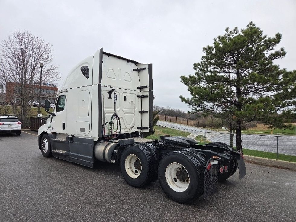 Sleeper Tractor-Heavy Duty Tractors-Freightliner-2023-T12664ST-Kansas City-MO-694,111\n\t\tmiles-$ 57,250 - Image 5