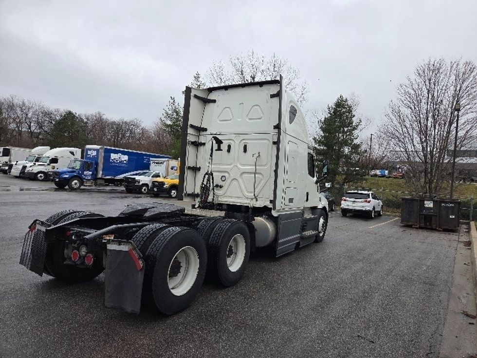 Sleeper Tractor-Heavy Duty Tractors-Freightliner-2023-T12664ST-Kansas City-MO-694,111\n\t\tmiles-$ 57,250 - Image 7