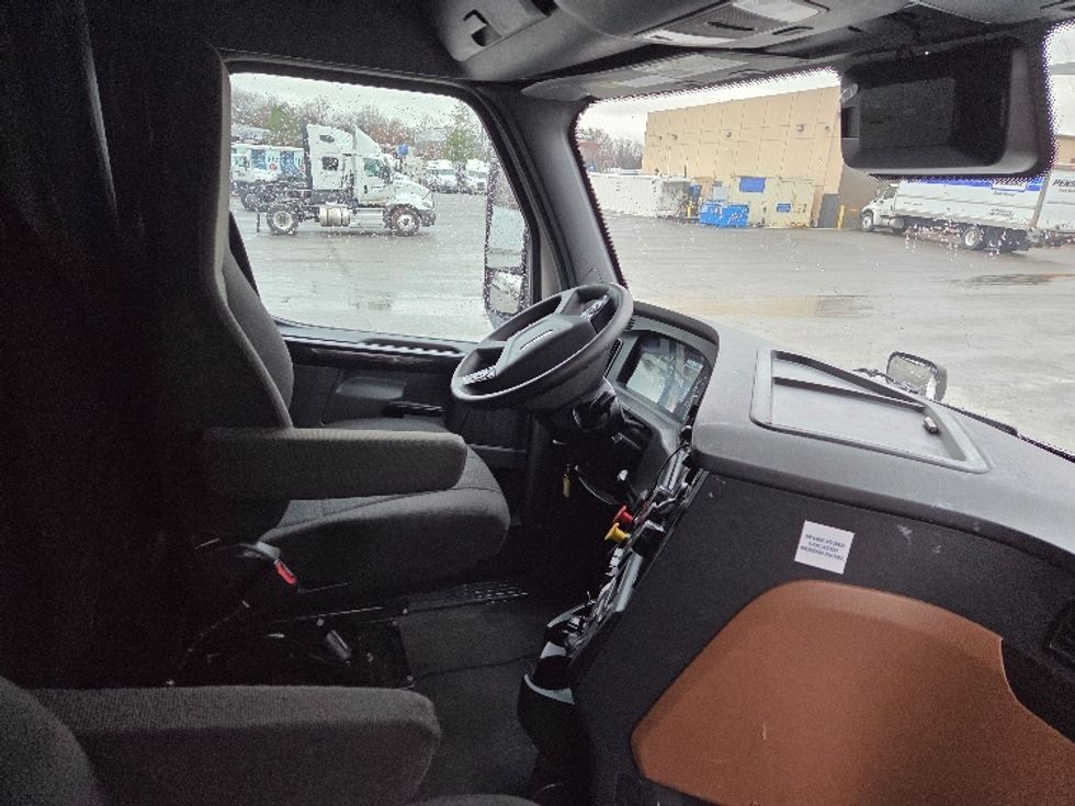 Sleeper Tractor-Heavy Duty Tractors-Freightliner-2023-T12664ST-Kansas City-MO-713,330\n\t\tmiles-$ 55,250 - Image 15