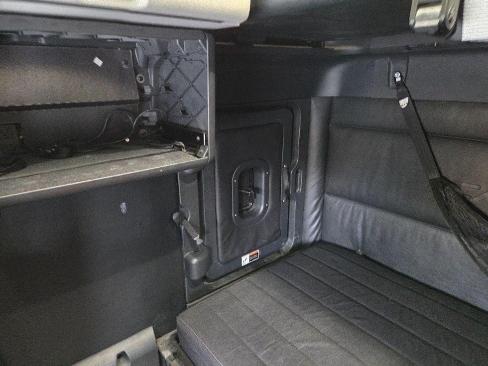 Sleeper Tractor-Heavy Duty Tractors-Freightliner-2023-T12664ST-Kansas City-MO-713,330\n\t\tmiles-$ 55,250 - Image 19