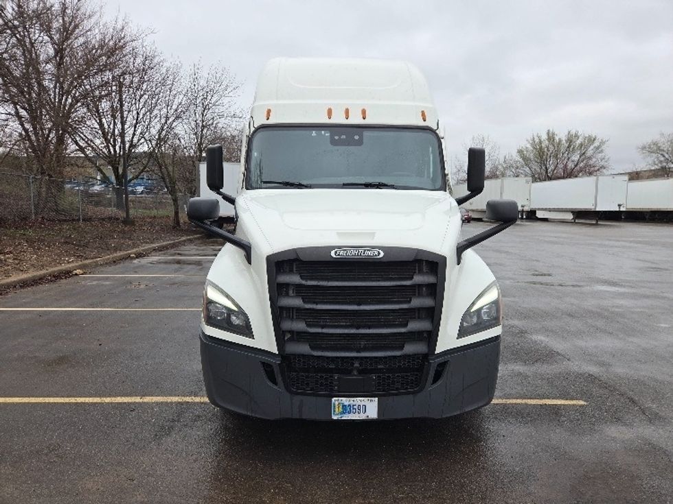 Sleeper Tractor-Heavy Duty Tractors-Freightliner-2023-T12664ST-Kansas City-MO-713,330\n\t\tmiles-$ 55,250 - Image 2