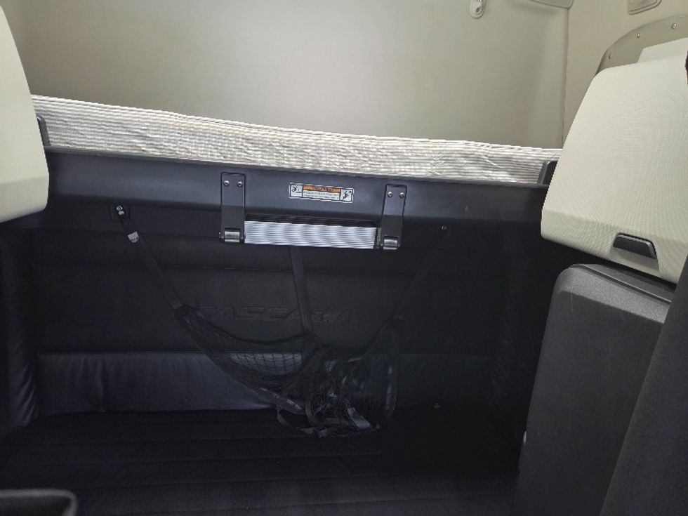 Sleeper Tractor-Heavy Duty Tractors-Freightliner-2023-T12664ST-Kansas City-MO-713,330\n\t\tmiles-$ 55,250 - Image 23