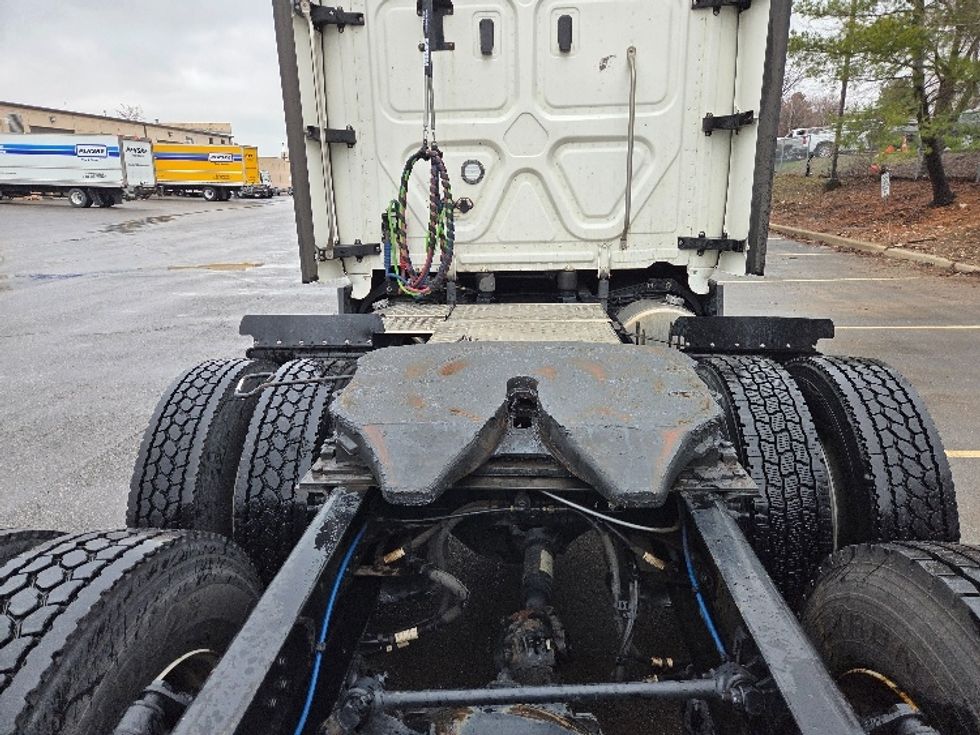 Sleeper Tractor-Heavy Duty Tractors-Freightliner-2023-T12664ST-Kansas City-MO-713,330\n\t\tmiles-$ 55,250 - Image 6