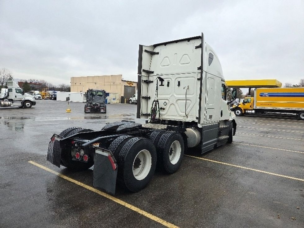 Sleeper Tractor-Heavy Duty Tractors-Freightliner-2023-T12664ST-Kansas City-MO-713,330\n\t\tmiles-$ 55,250 - Image 7