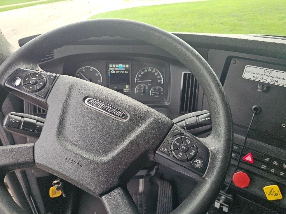 Sleeper Tractor-Heavy Duty Tractors-Freightliner-2023-T12664ST-Kansas City-MO-740,104\n\t\tmiles-$ 59,250 - Image 10