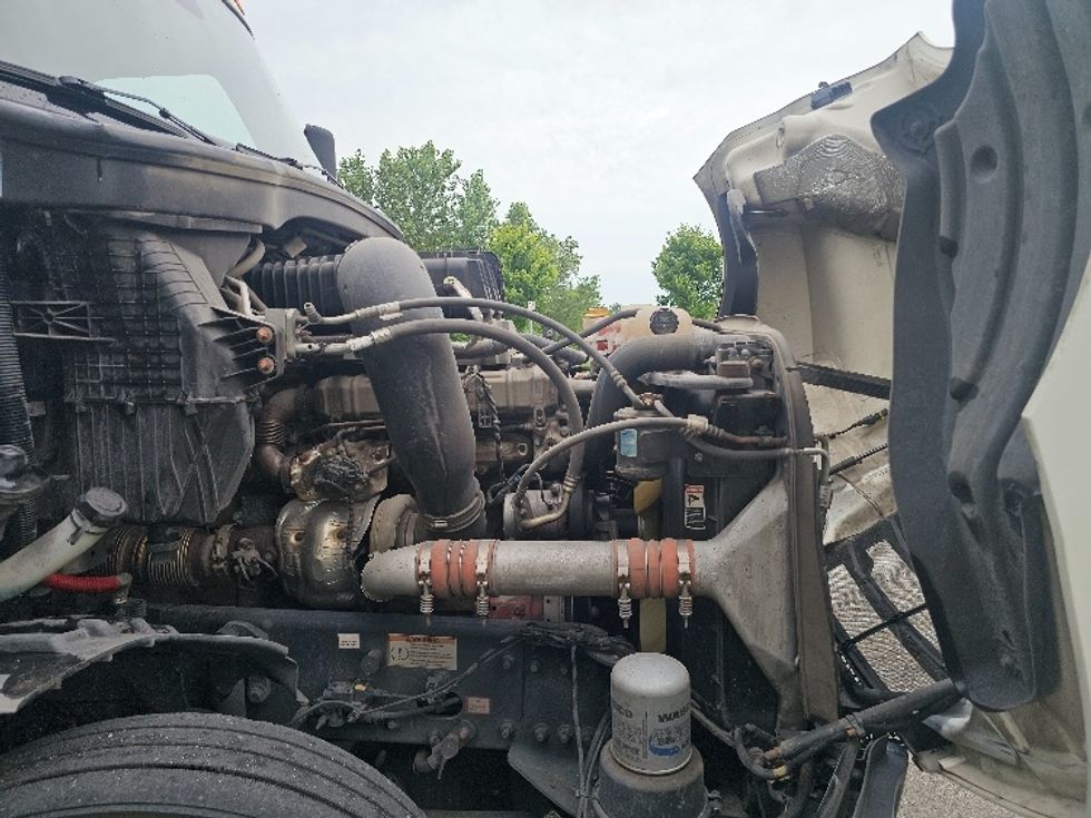 Sleeper Tractor-Heavy Duty Tractors-Freightliner-2023-T12664ST-Kansas City-MO-740,104\n\t\tmiles-$ 59,250 - Image 20