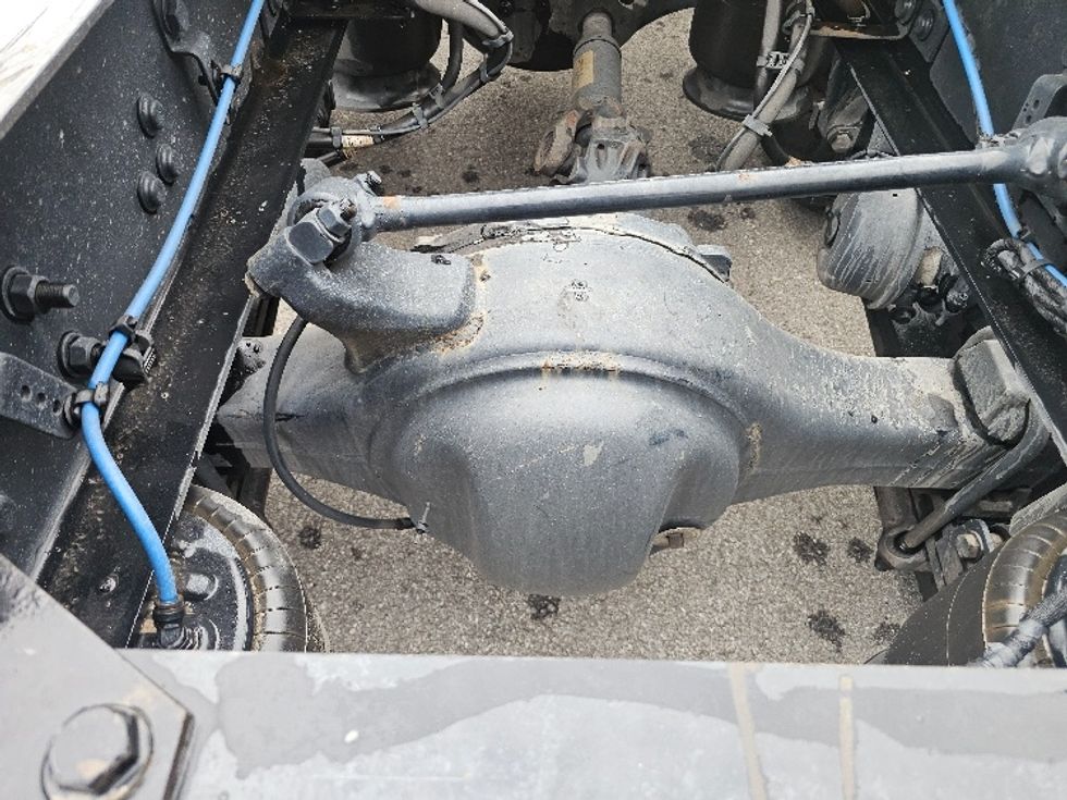 Sleeper Tractor-Heavy Duty Tractors-Freightliner-2023-T12664ST-Kansas City-MO-740,104\n\t\tmiles-$ 59,250 - Image 6