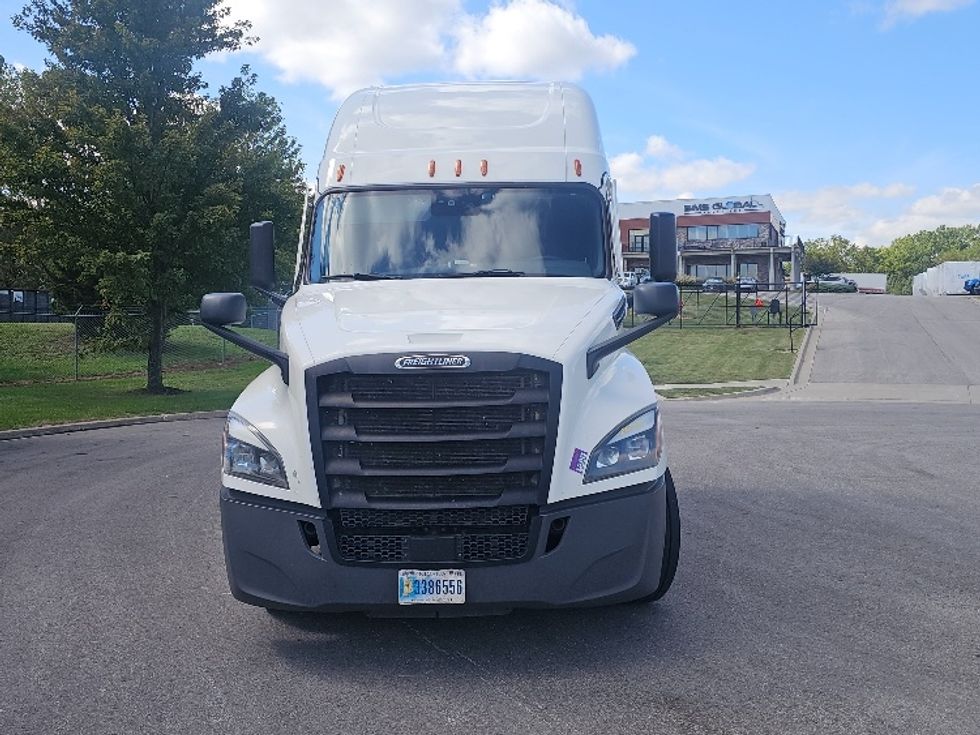 Sleeper Tractor-Heavy Duty Tractors-Freightliner-2023-T12664ST-Kansas City-MO-839,754\n\t\tmiles-$ 52,000 - Image 2