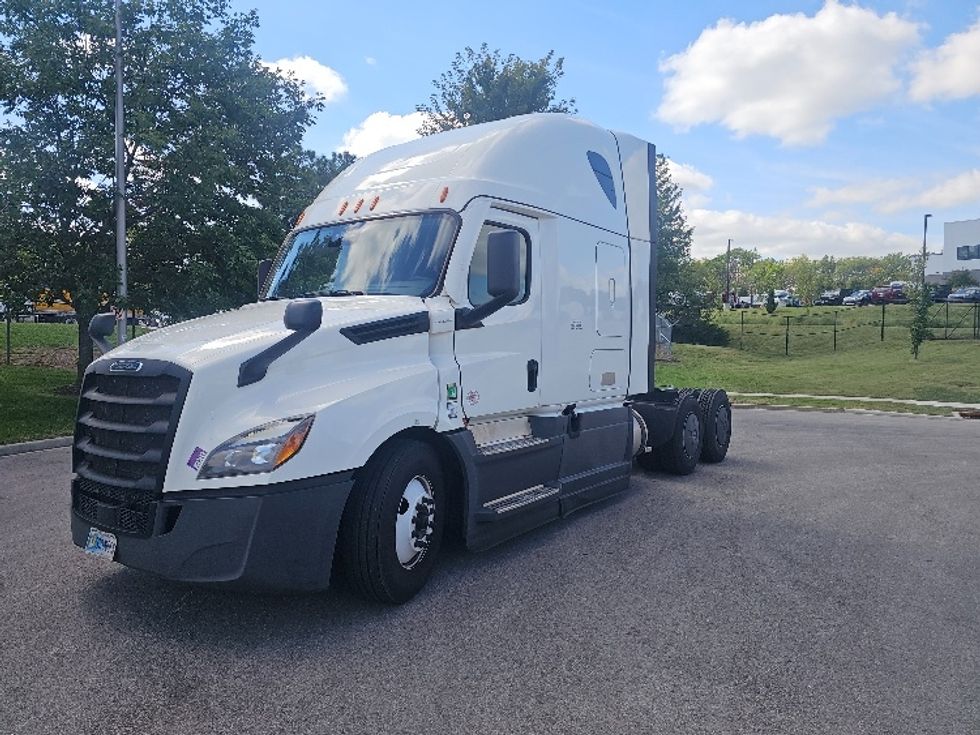 Sleeper Tractor-Heavy Duty Tractors-Freightliner-2023-T12664ST-Kansas City-MO-839,754\n\t\tmiles-$ 52,000 - Image 3