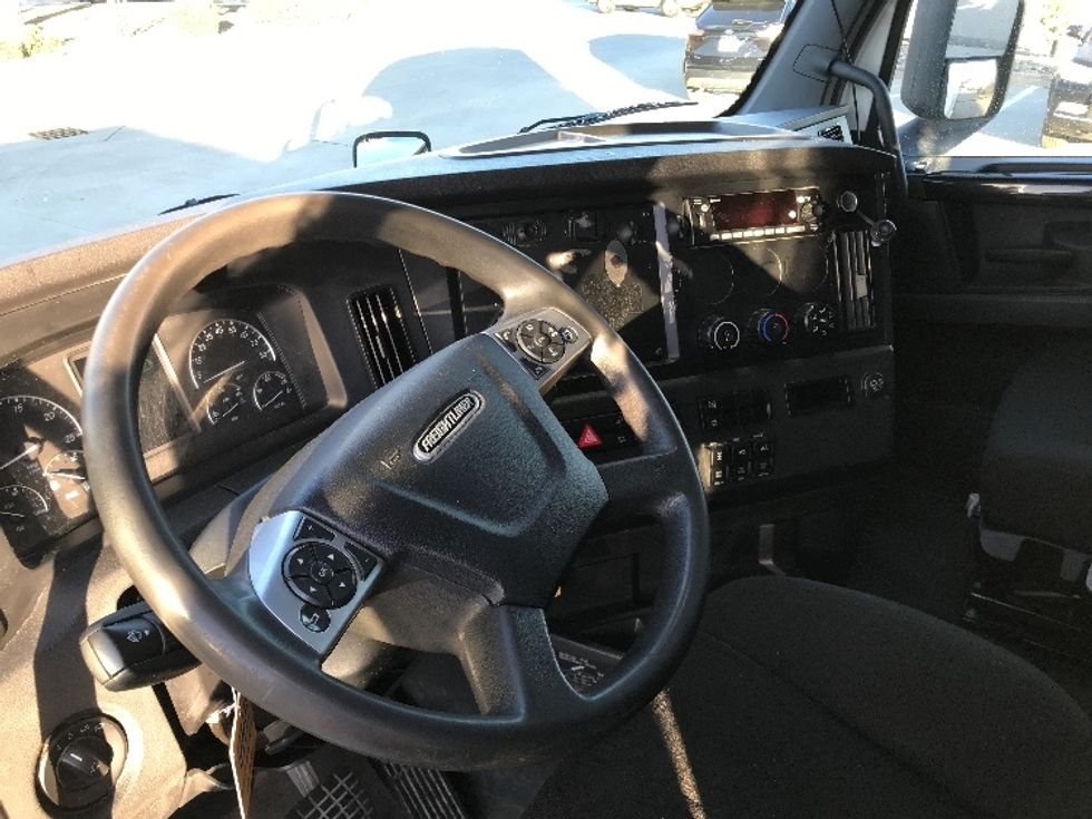 Sleeper Tractor-Heavy Duty Tractors-Freightliner-2023-T12664ST-Katy-TX-341,825\n\t\tmiles-$ 92,500 - Image 10