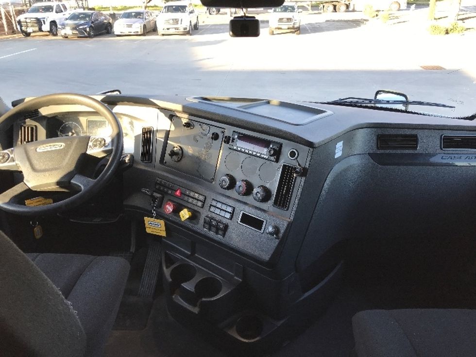 Sleeper Tractor-Heavy Duty Tractors-Freightliner-2023-T12664ST-Katy-TX-341,825\n\t\tmiles-$ 92,500 - Image 12