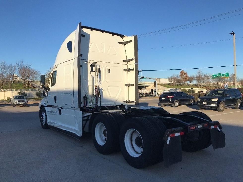 Sleeper Tractor-Heavy Duty Tractors-Freightliner-2023-T12664ST-Katy-TX-341,825\n\t\tmiles-$ 92,500 - Image 5