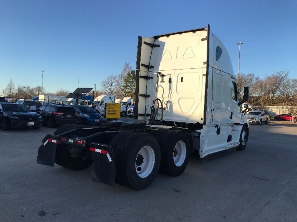 Sleeper Tractor-Heavy Duty Tractors-Freightliner-2023-T12664ST-Katy-TX-341,825\n\t\tmiles-$ 92,500 - Image 7