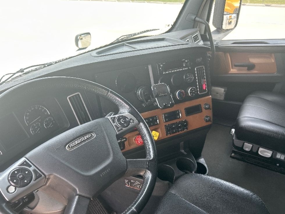Sleeper Tractor-Heavy Duty Tractors-Freightliner-2023-T12664ST-Katy-TX-538,000\n\t\tmiles-$ 85,500 - Image 10