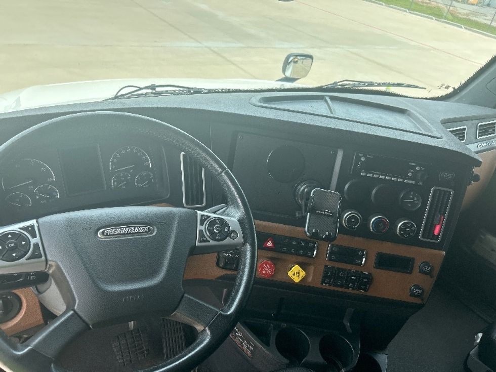Sleeper Tractor-Heavy Duty Tractors-Freightliner-2023-T12664ST-Katy-TX-538,000\n\t\tmiles-$ 85,500 - Image 11