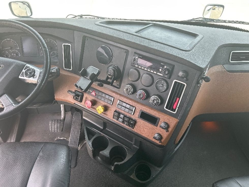 Sleeper Tractor-Heavy Duty Tractors-Freightliner-2023-T12664ST-Katy-TX-538,000\n\t\tmiles-$ 85,500 - Image 12