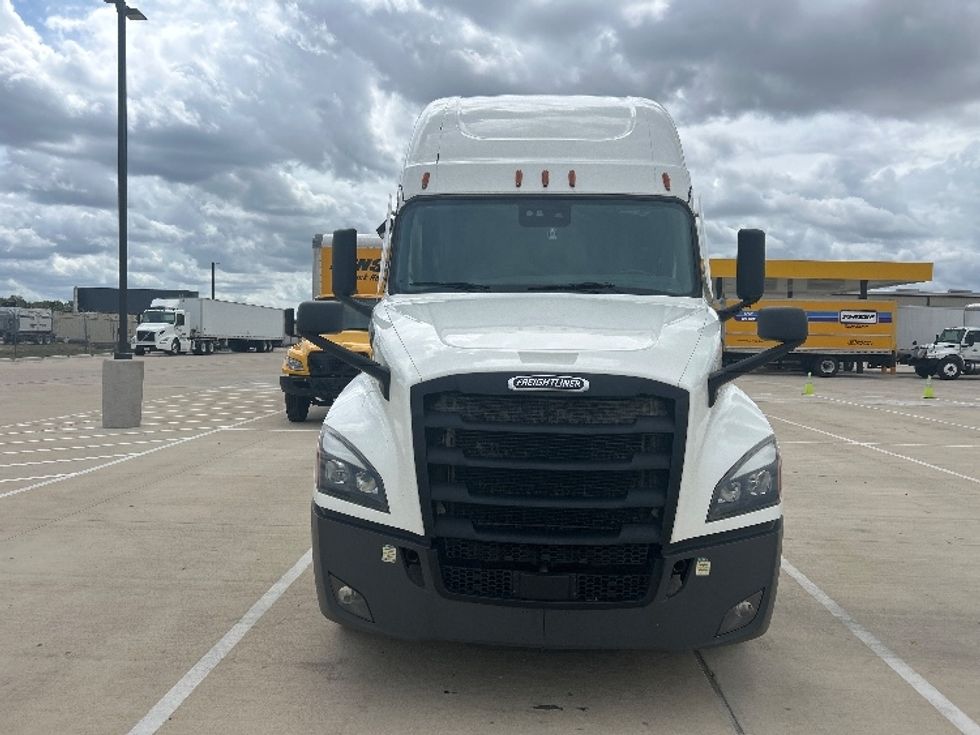 Sleeper Tractor-Heavy Duty Tractors-Freightliner-2023-T12664ST-Katy-TX-538,000\n\t\tmiles-$ 85,500 - Image 2