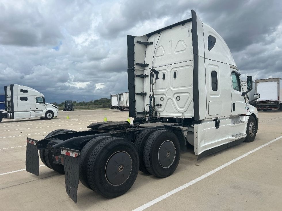 Sleeper Tractor-Heavy Duty Tractors-Freightliner-2023-T12664ST-Katy-TX-538,000\n\t\tmiles-$ 85,500 - Image 7