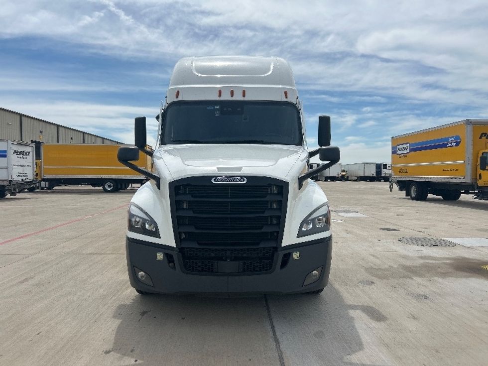 Sleeper Tractor-Heavy Duty Tractors-Freightliner-2023-T12664ST-Katy-TX-658,047\n\t\tmiles-$ 62,750 - Image 2