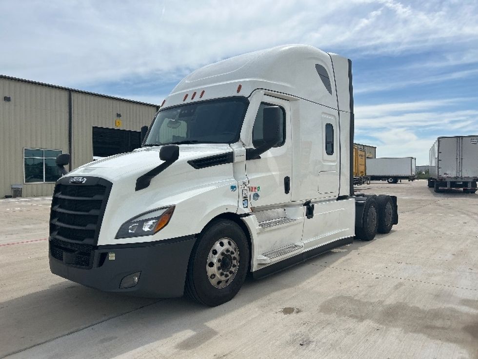 Sleeper Tractor-Heavy Duty Tractors-Freightliner-2023-T12664ST-Katy-TX-658,047\n\t\tmiles-$ 62,750 - Image 3