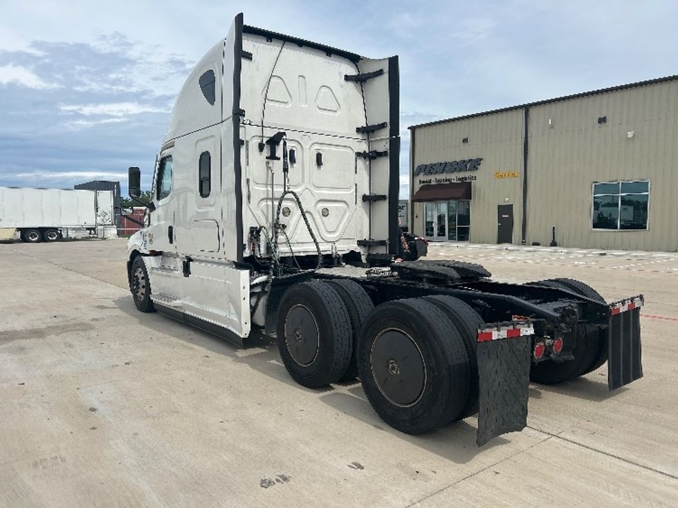 Sleeper Tractor-Heavy Duty Tractors-Freightliner-2023-T12664ST-Katy-TX-658,047\n\t\tmiles-$ 62,750 - Image 5