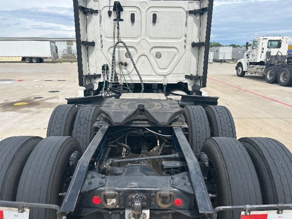 Sleeper Tractor-Heavy Duty Tractors-Freightliner-2023-T12664ST-Katy-TX-658,047\n\t\tmiles-$ 62,750 - Image 6