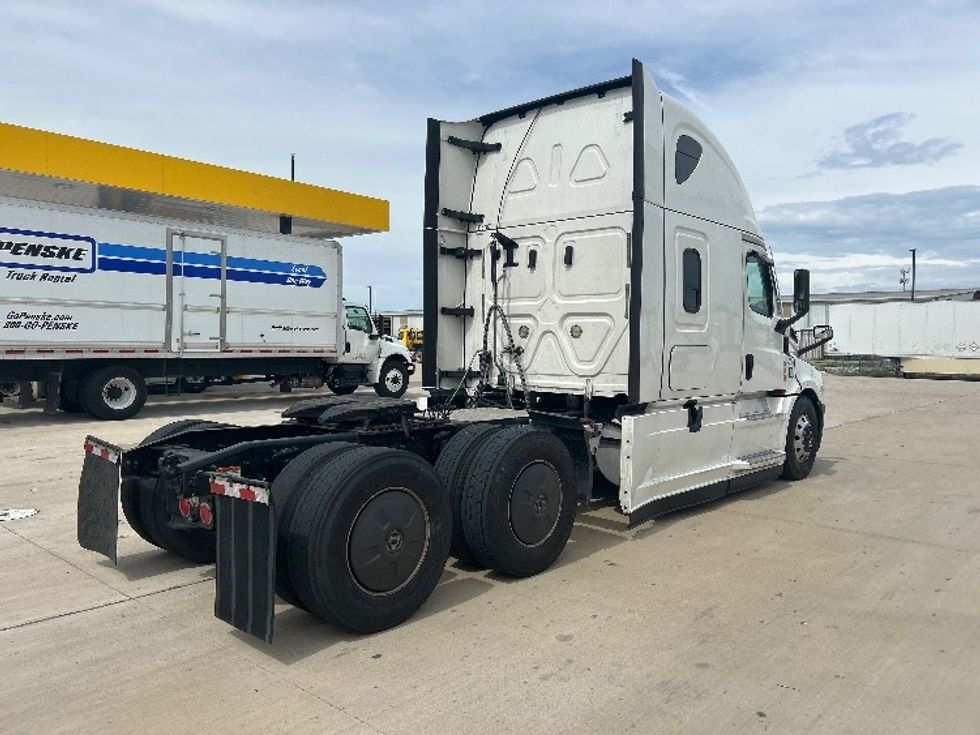 Sleeper Tractor-Heavy Duty Tractors-Freightliner-2023-T12664ST-Katy-TX-658,047\n\t\tmiles-$ 62,750 - Image 7