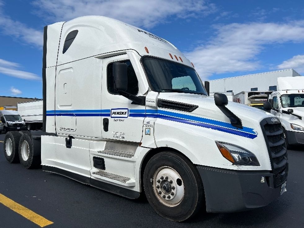 Sleeper Tractor-Heavy Duty Tractors-Freightliner-2023-T12664ST-La Mirada-CA-646,351\n\t\tmiles-$ 69,500 - Image 1