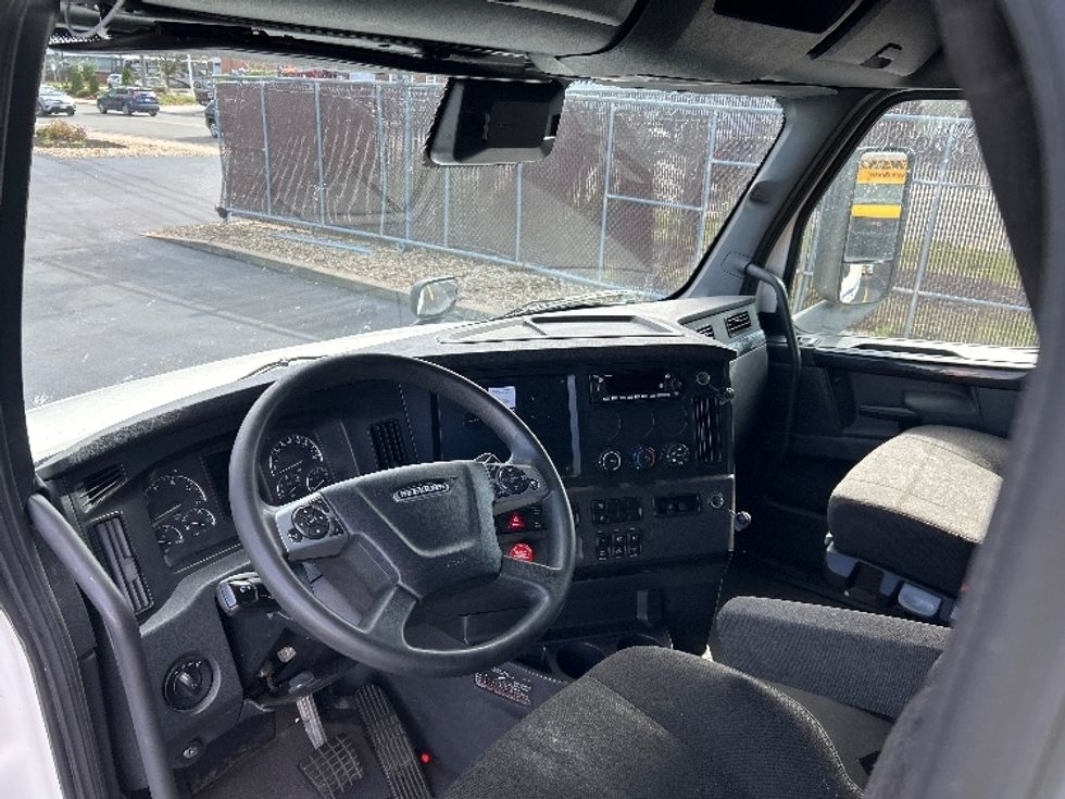 Sleeper Tractor-Heavy Duty Tractors-Freightliner-2023-T12664ST-La Mirada-CA-646,351\n\t\tmiles-$ 69,500 - Image 10