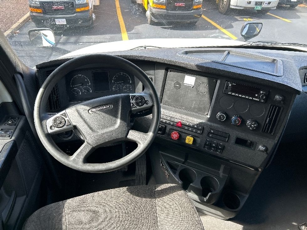 Sleeper Tractor-Heavy Duty Tractors-Freightliner-2023-T12664ST-La Mirada-CA-646,351\n\t\tmiles-$ 69,500 - Image 11