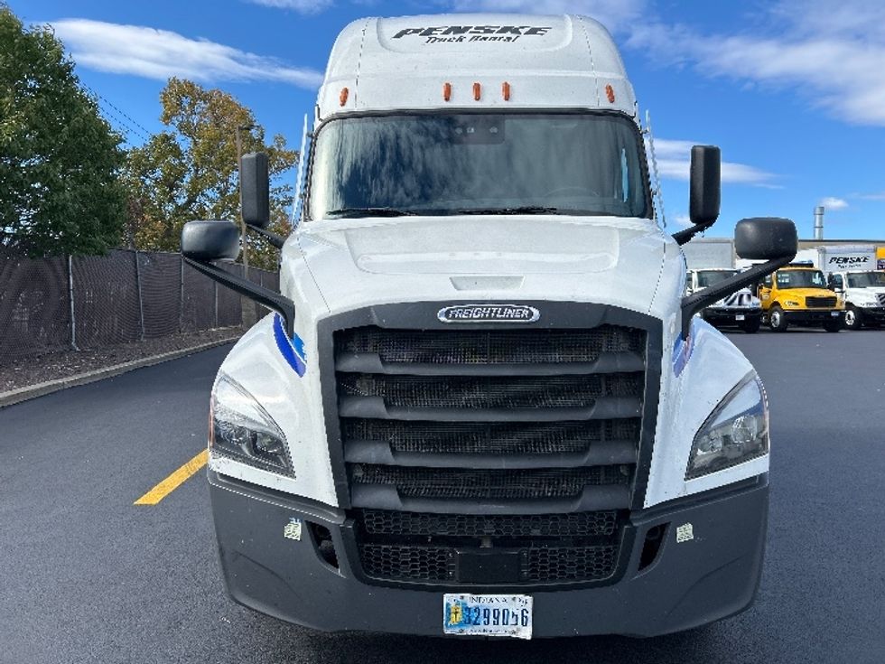 Sleeper Tractor-Heavy Duty Tractors-Freightliner-2023-T12664ST-La Mirada-CA-646,351\n\t\tmiles-$ 69,500 - Image 2