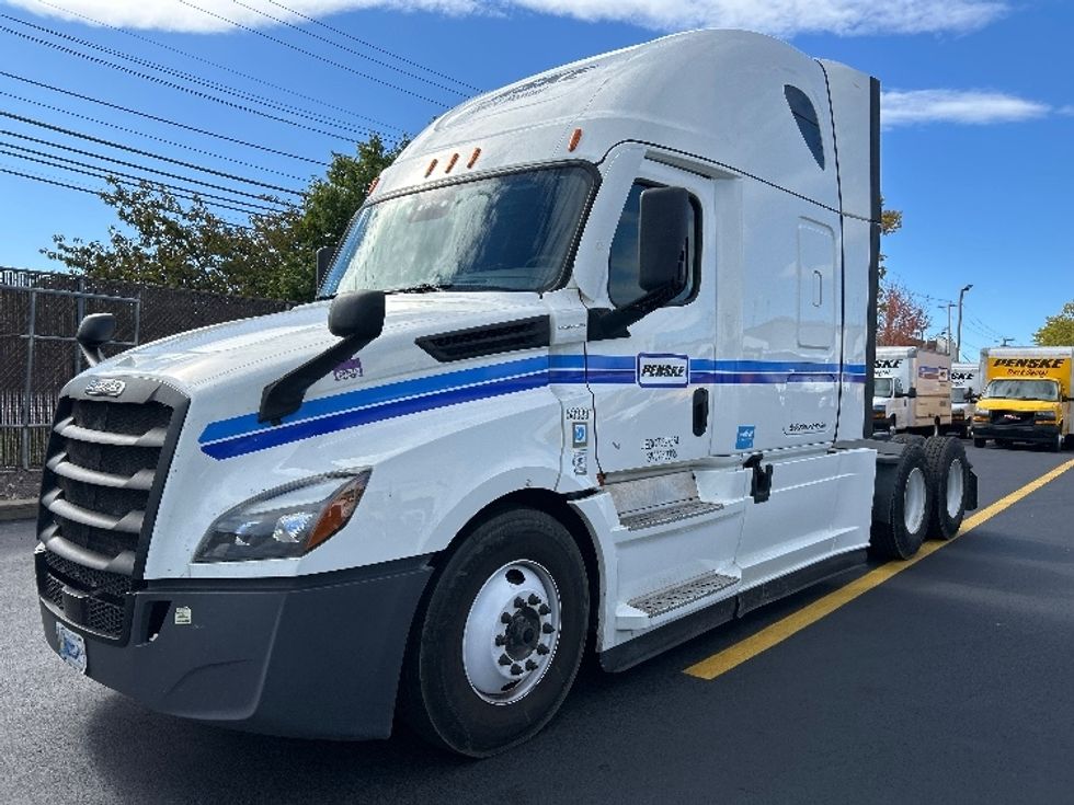 Sleeper Tractor-Heavy Duty Tractors-Freightliner-2023-T12664ST-La Mirada-CA-646,351\n\t\tmiles-$ 69,500 - Image 3
