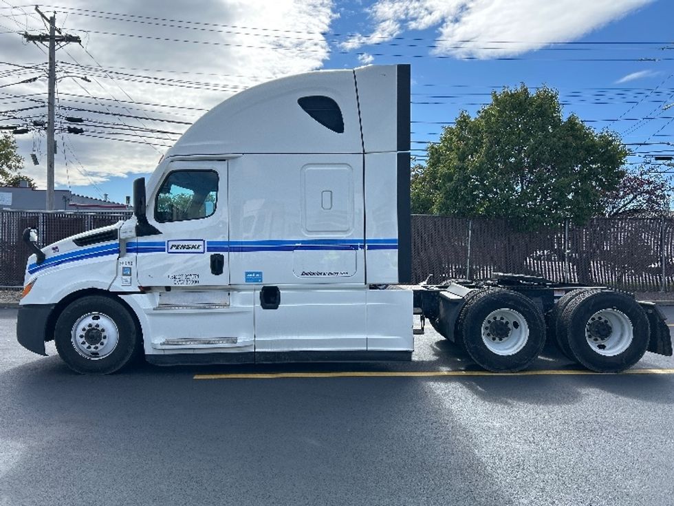 Sleeper Tractor-Heavy Duty Tractors-Freightliner-2023-T12664ST-La Mirada-CA-646,351\n\t\tmiles-$ 69,500 - Image 4