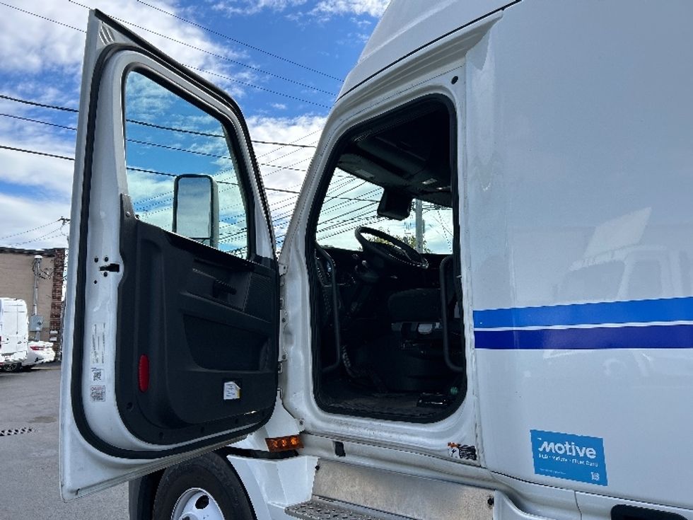 Sleeper Tractor-Heavy Duty Tractors-Freightliner-2023-T12664ST-La Mirada-CA-646,351\n\t\tmiles-$ 69,500 - Image 9