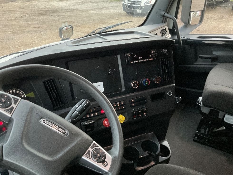 Sleeper Tractor-Heavy Duty Tractors-Freightliner-2023-T12664ST-La Porte-IN-536,749\n\t\tmiles-$ 78,750 - Image 10